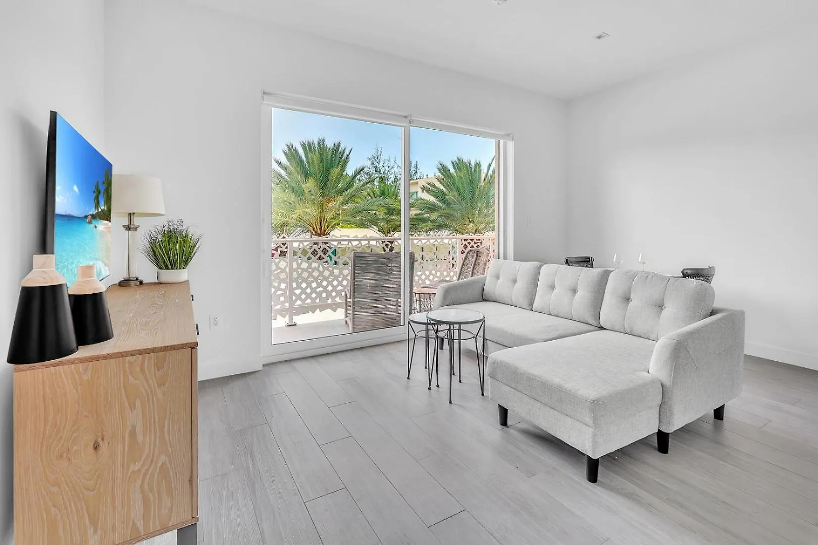 Modern 1Br Condo, 2 Min Walk To Prime Seven Mile Beach, The Grove Unit 33 West Bay Kaimaninseln