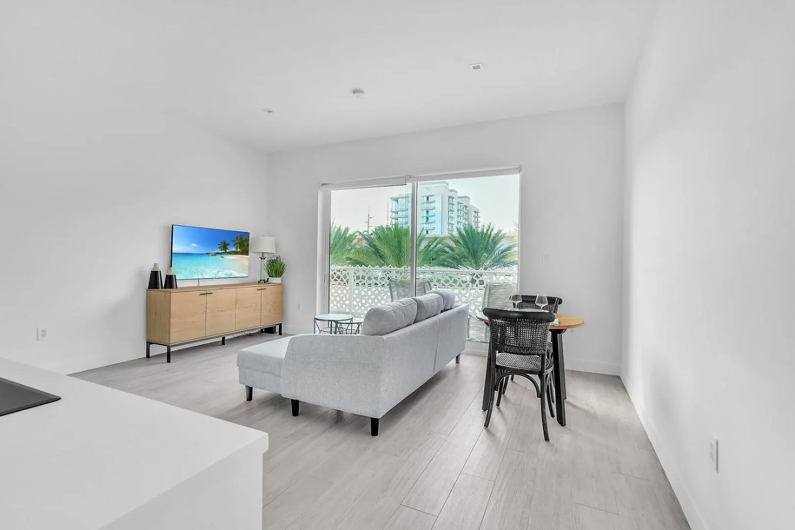 Modern 1Br Condo, 2 Min Walk To Prime Seven Mile Beach, The Grove Unit 33 West Bay