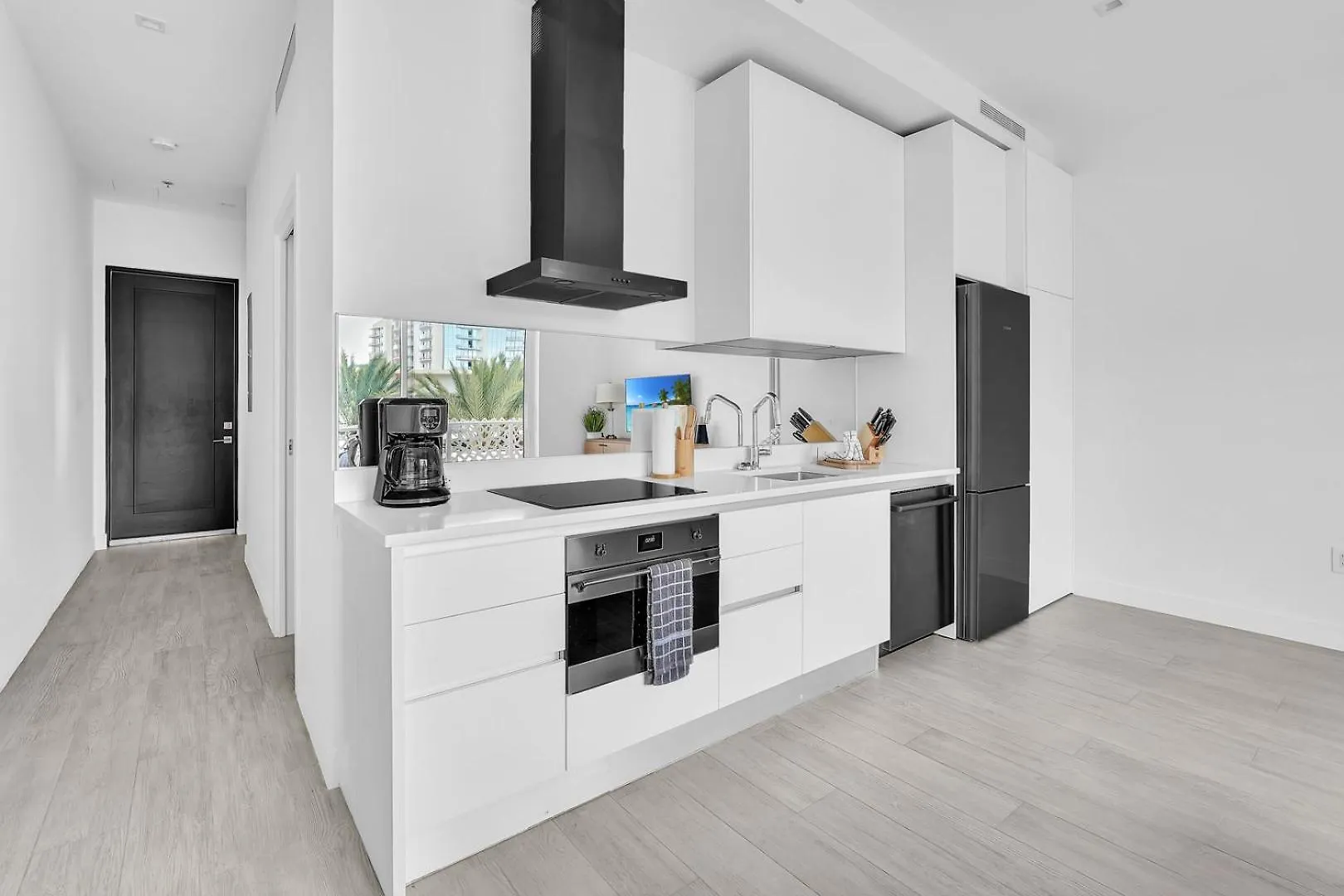 Modern 1Br Condo, 2 Min Walk To Prime Seven Mile Beach, The Grove Unit 33 West Bay Apartment